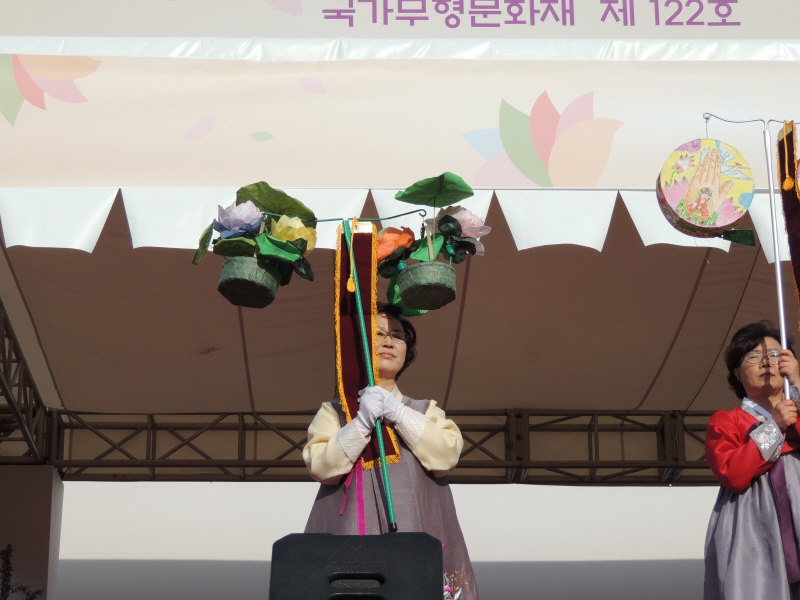 ұ 2560(2016) óԿų 