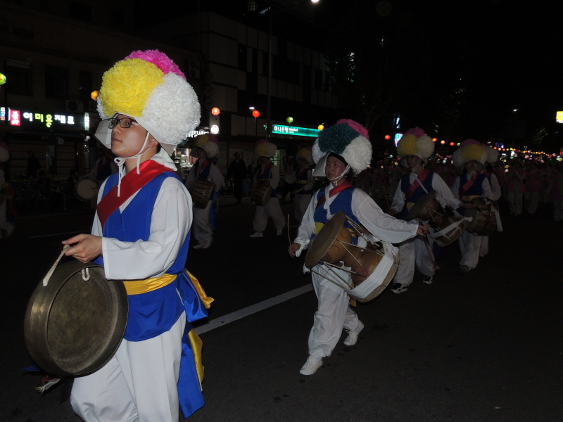 ұ 2560(2016) óԿų 