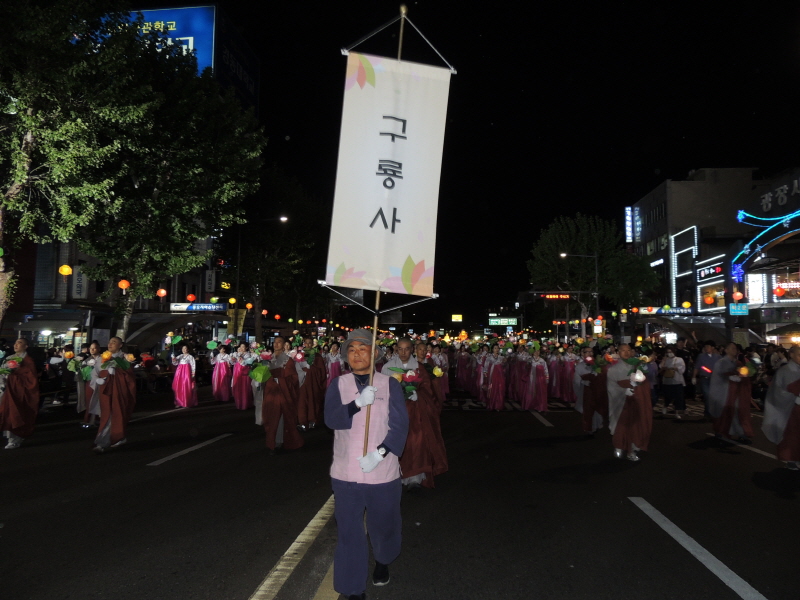 ұ 2560(2016) óԿų 