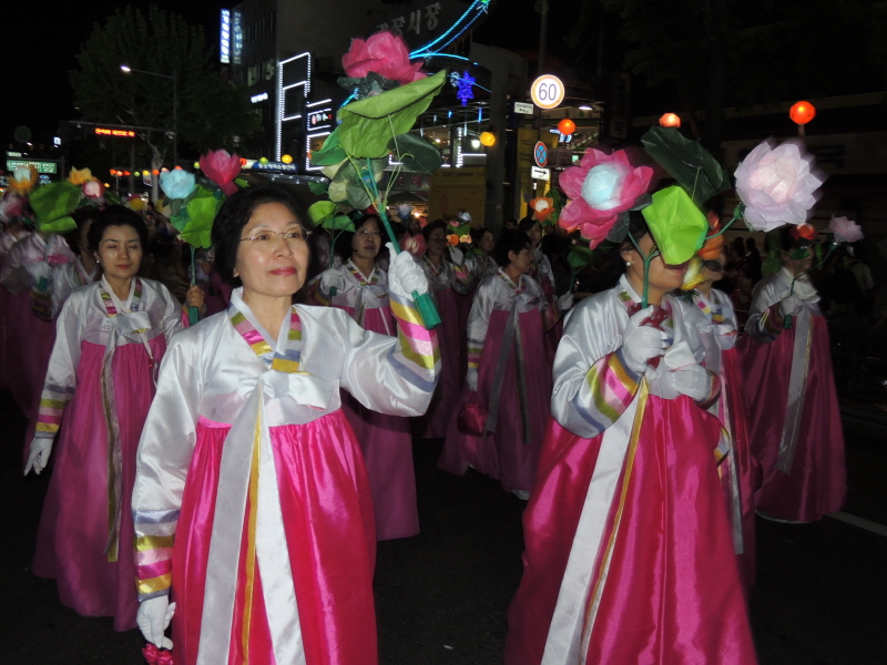 ұ 2560(2016) óԿų 