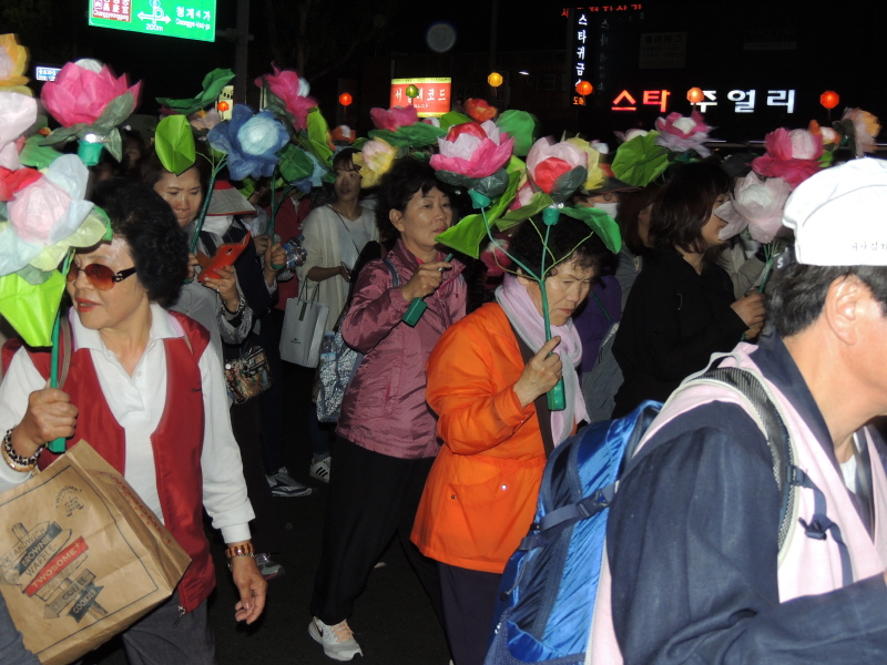 ұ 2560(2016) óԿų 