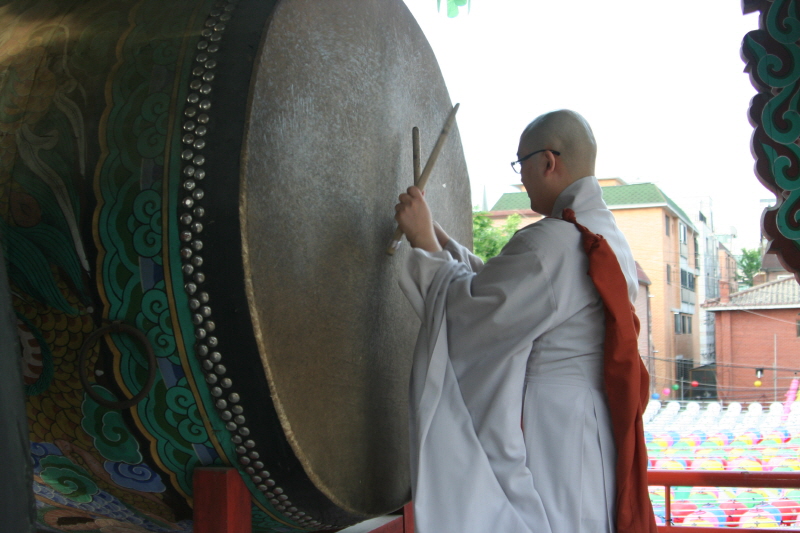 ұ 2560(2016) óԿų