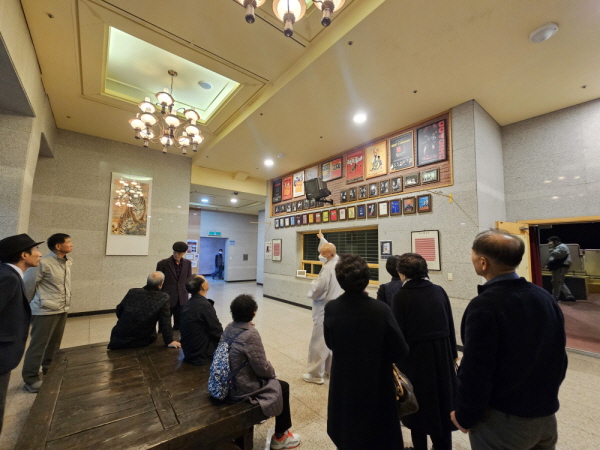   ʵб 32ȸ âȸ ,  湮 2025 11 1