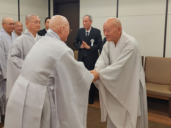 �ѹ����� ���콺�� ����� ȸ�� ���콺�� ��ģ ͺ�̺��� ����� ����(2026�� 3��20��)